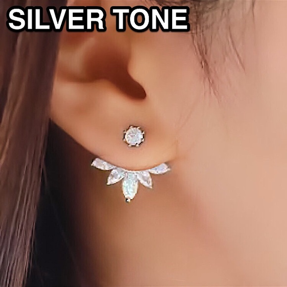 ⚜️[𝟯/$𝟭𝟴]⚜️Silver Flower Jacket Earrings NEW - Picture 9 of 9